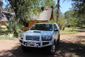 Onze betrouwbare huurauto van Limo Hire(https://limohire-zambia.com/).