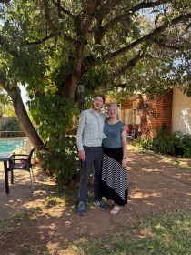 Ons oude huis -> Onder deze boom hebben we elkaar het ja-woord gegeven!